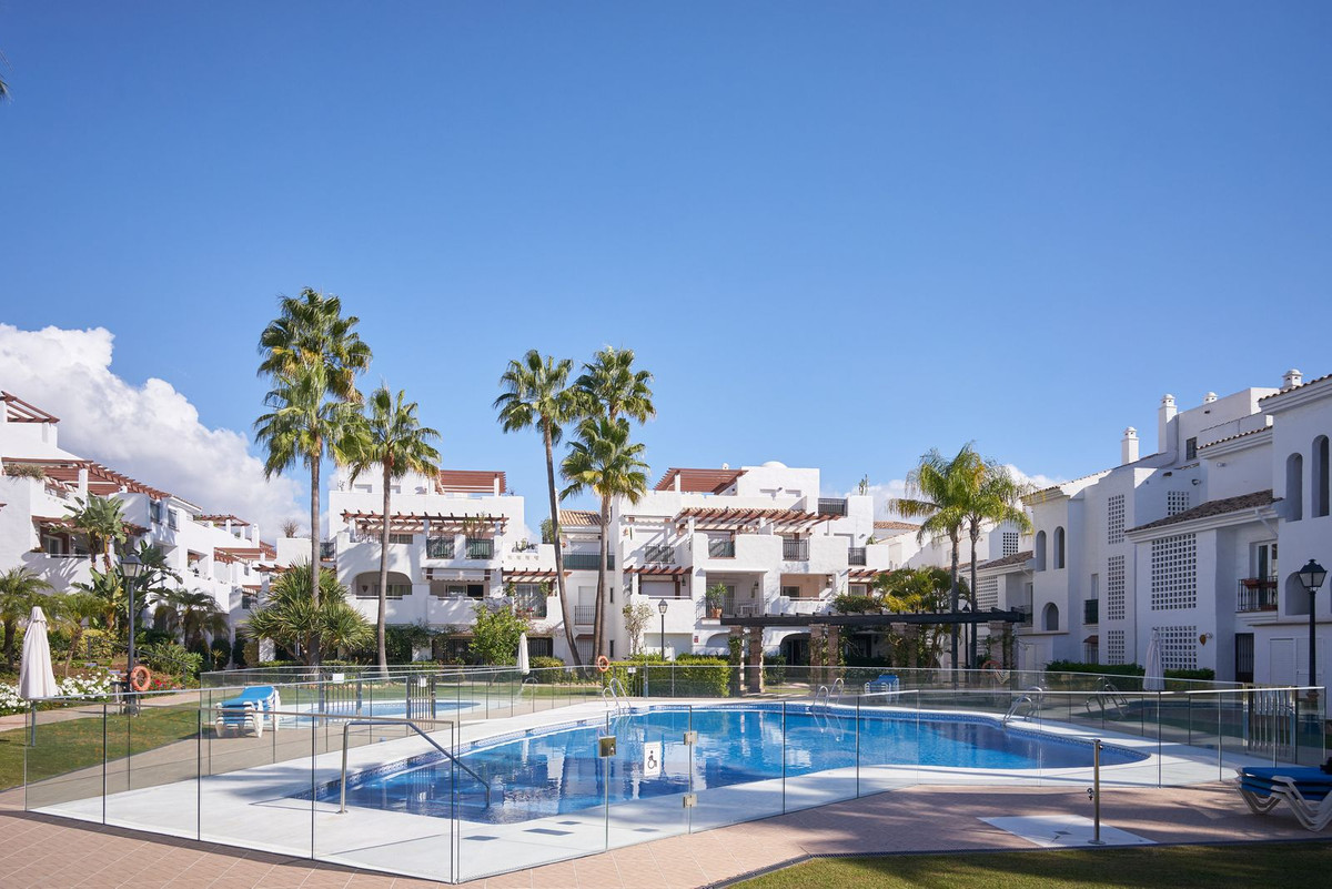 3 Bed Apartment for sale in San Pedro De Alcántara Costa Del Sol, Málaga, Spain