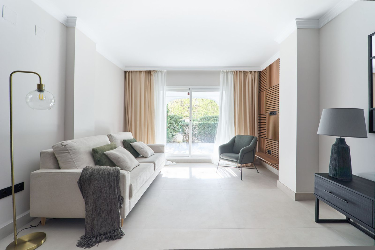 3 Bed Apartment for sale in San Pedro De Alcántara Costa Del Sol, Málaga, Spain