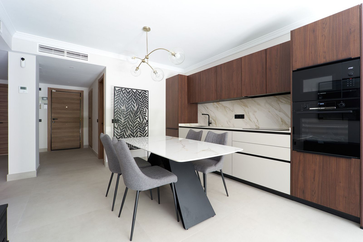 3 Bed Apartment for sale in San Pedro De Alcántara Costa Del Sol, Málaga, Spain