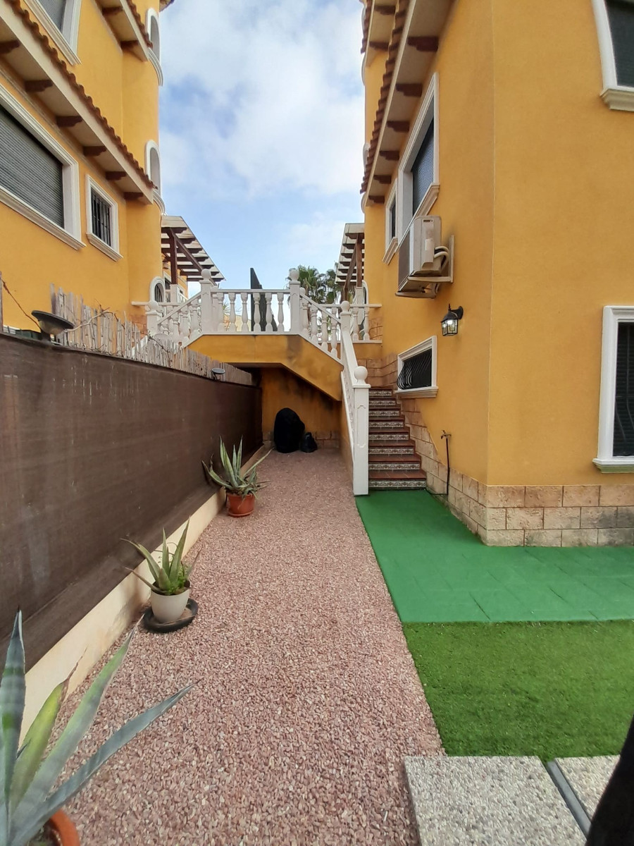 Se vende Adosada de 3 dormitorios en Costa Blanca, Alicante, España