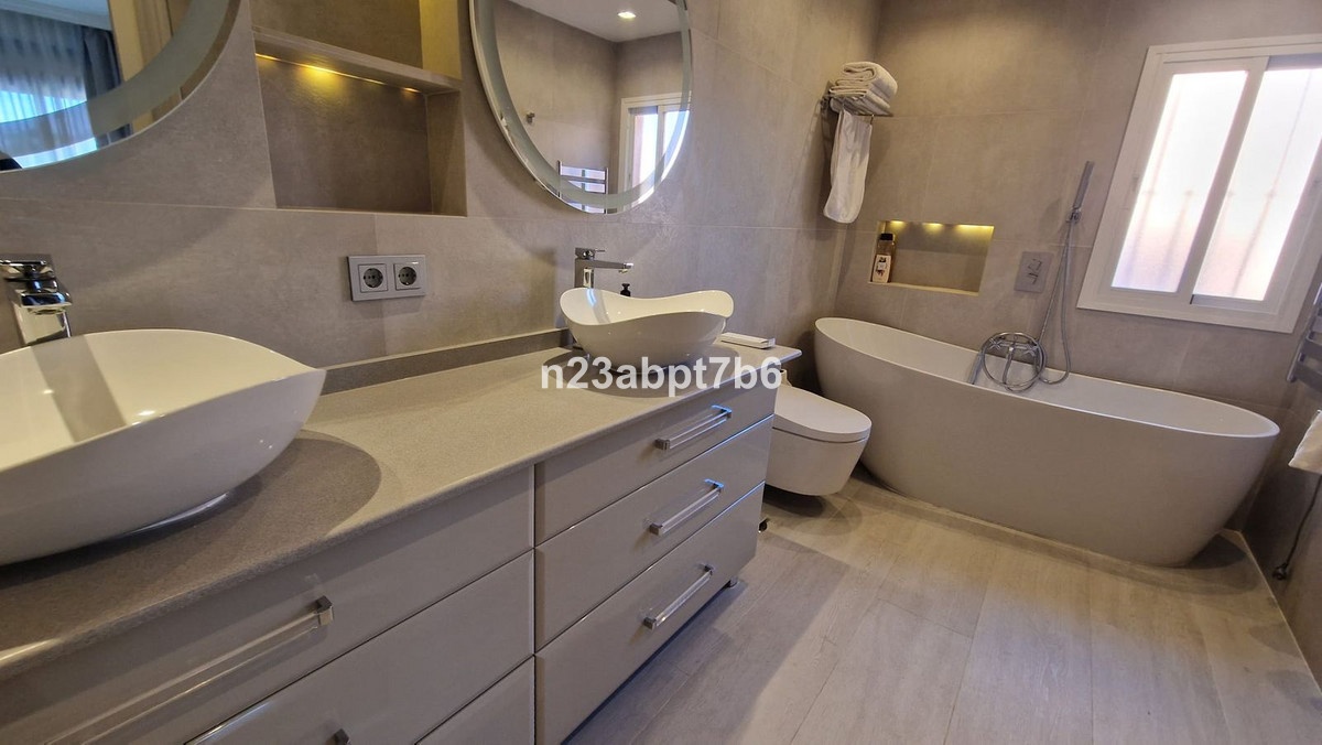 3 Bed Apartment for sale in El Paraiso Costa Del Sol, Málaga, Spain