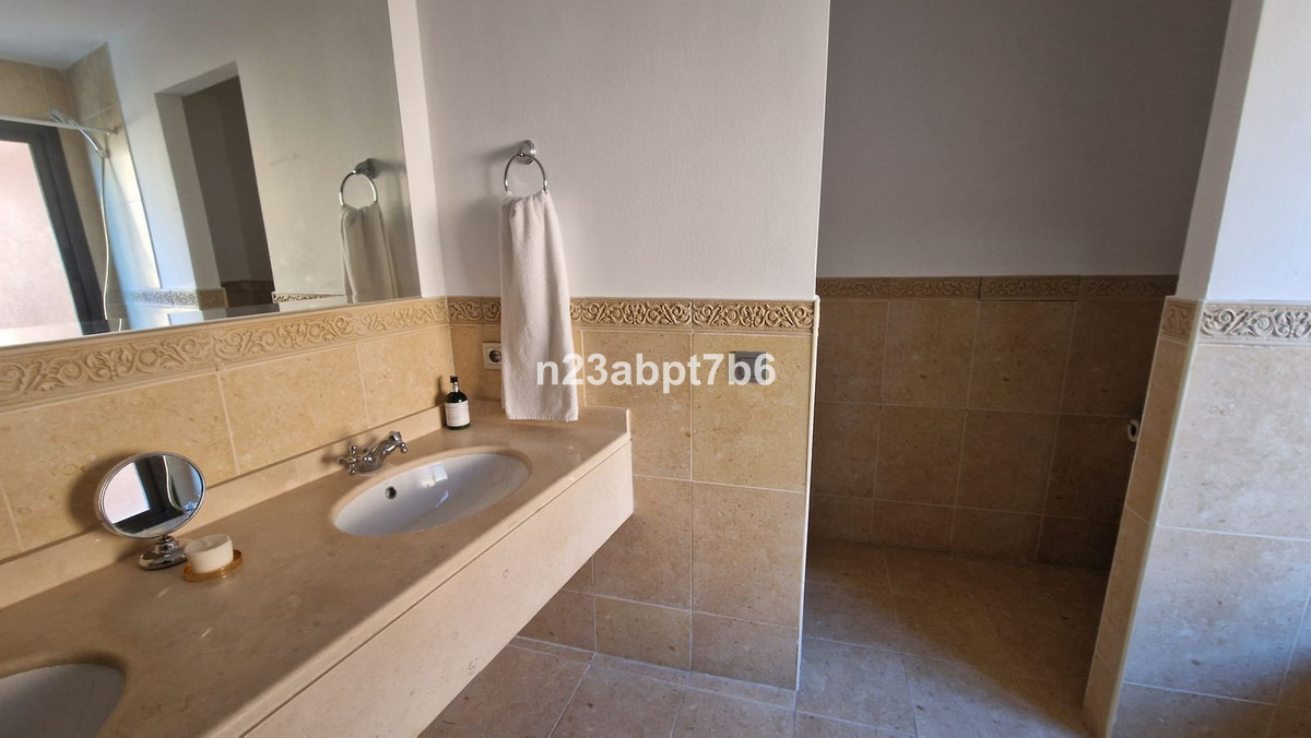 3 Bed Apartment for sale in El Paraiso Costa Del Sol, Málaga, Spain