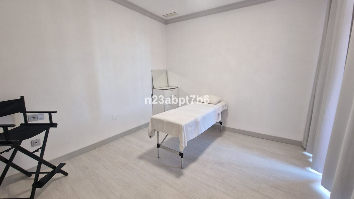 3 Bed Apartment for sale in El Paraiso Costa Del Sol, Málaga, Spain