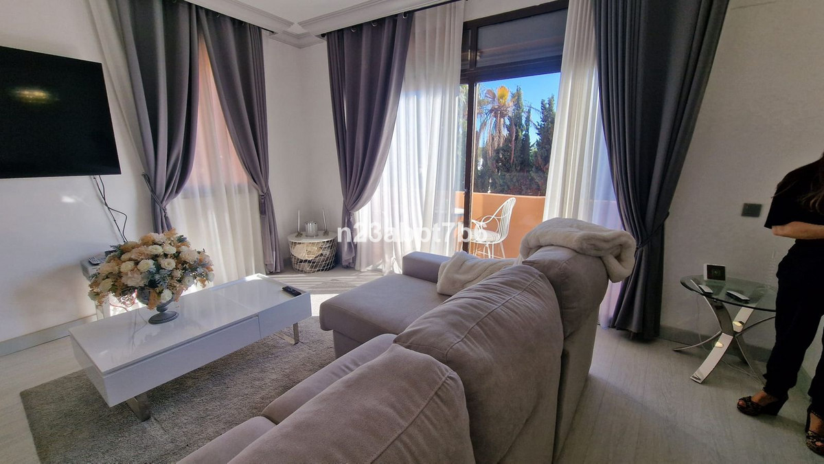 3 Bed Apartment for sale in El Paraiso Costa Del Sol, Málaga, Spain