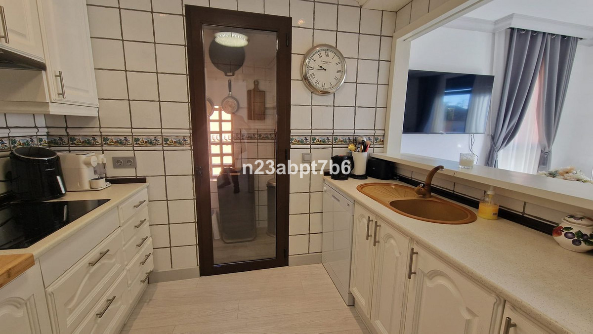 3 Bed Apartment for sale in El Paraiso Costa Del Sol, Málaga, Spain