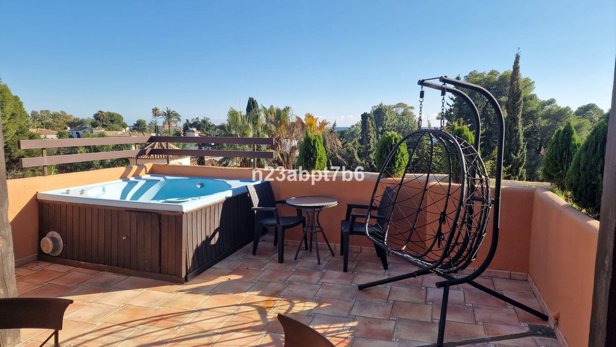 3 Bed Apartment for sale in El Paraiso Costa Del Sol, Málaga, Spain