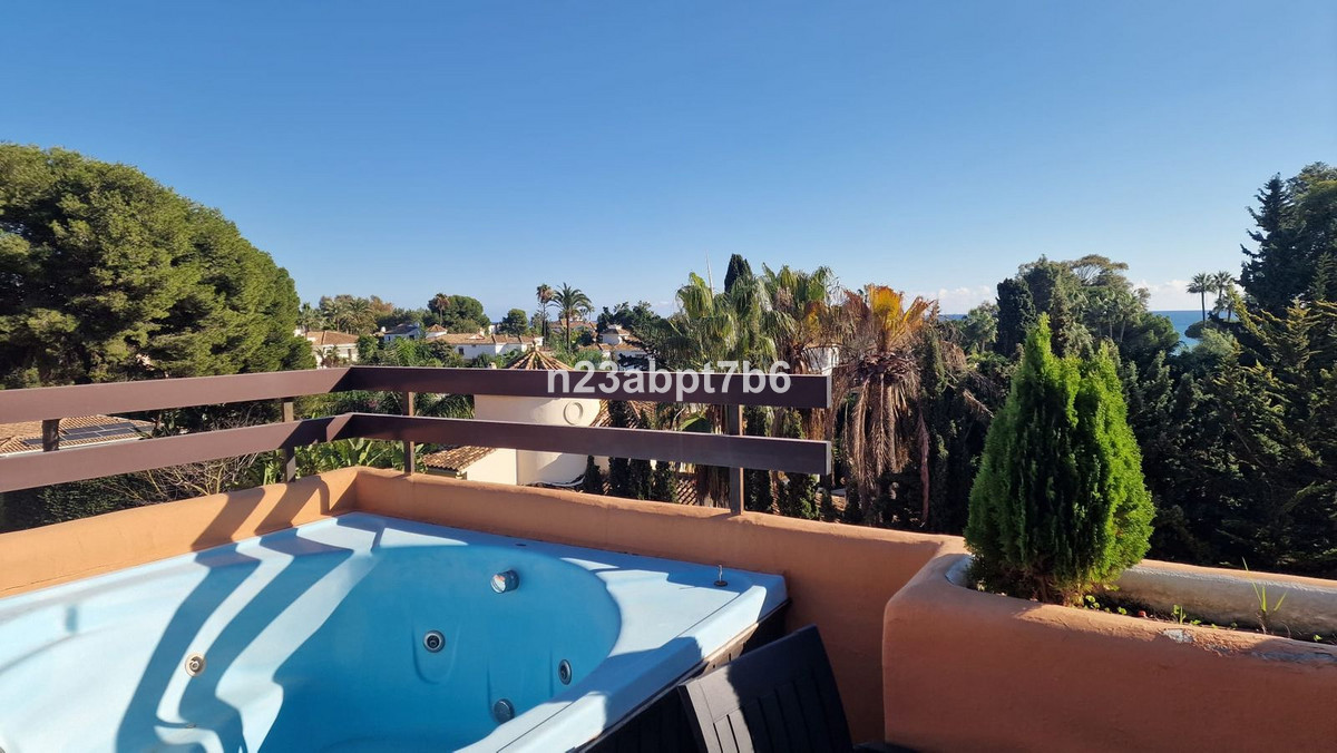 3 Bed Apartment for sale in El Paraiso Costa Del Sol, Málaga, Spain