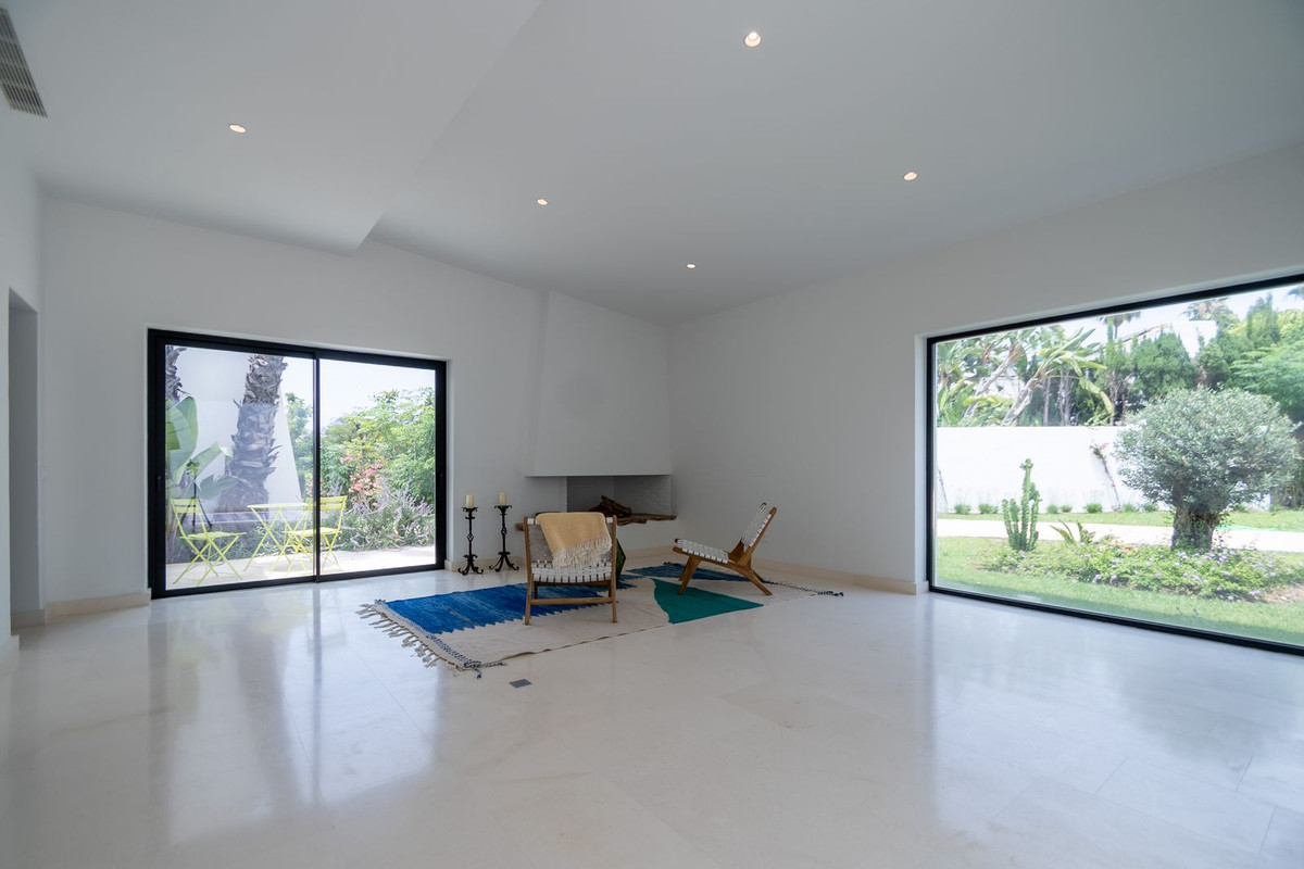 7 Bed Townhouse for sale in Guadalmina Baja Costa Del Sol, Málaga, Spain