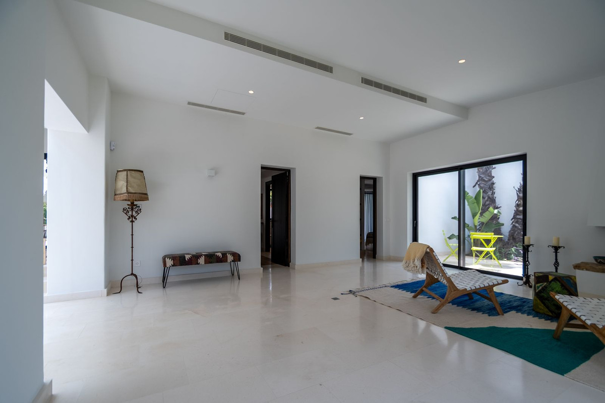 7 Bed Townhouse for sale in Guadalmina Baja Costa Del Sol, Málaga, Spain