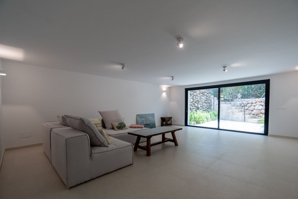 7 Bed Townhouse for sale in Guadalmina Baja Costa Del Sol, Málaga, Spain