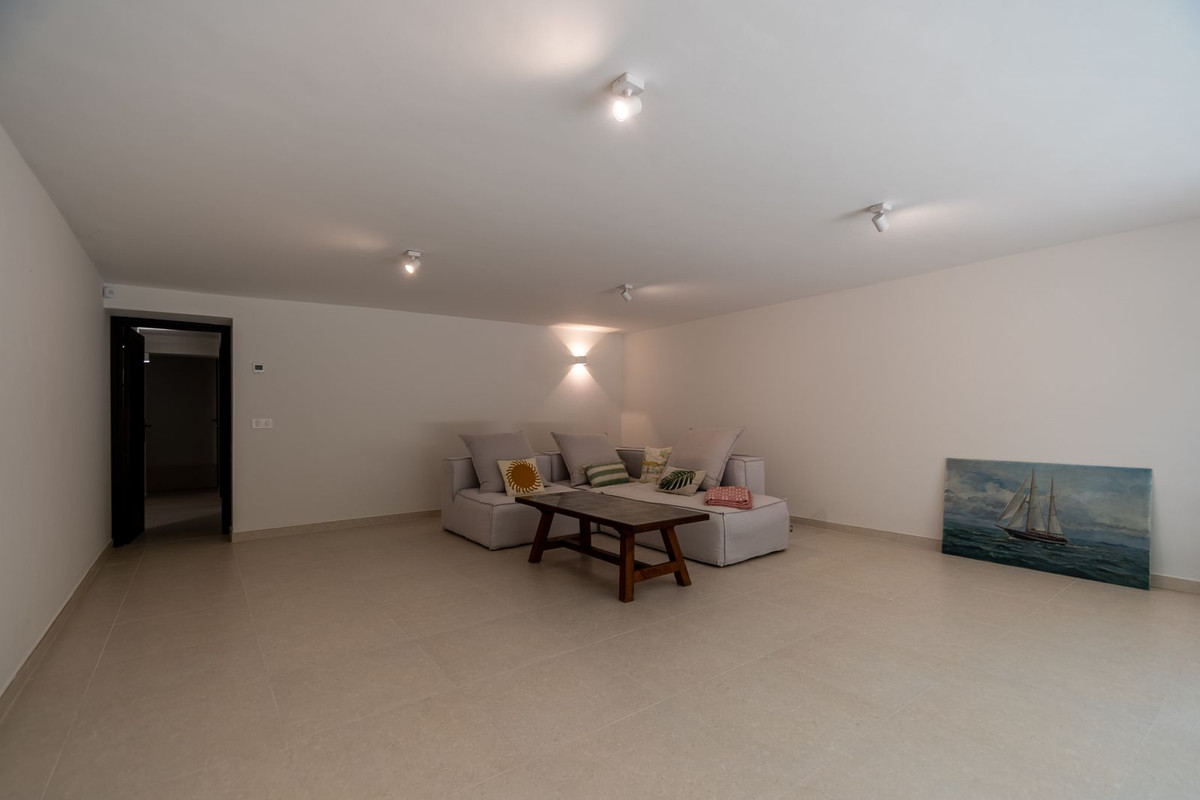 7 Bed Townhouse for sale in Guadalmina Baja Costa Del Sol, Málaga, Spain