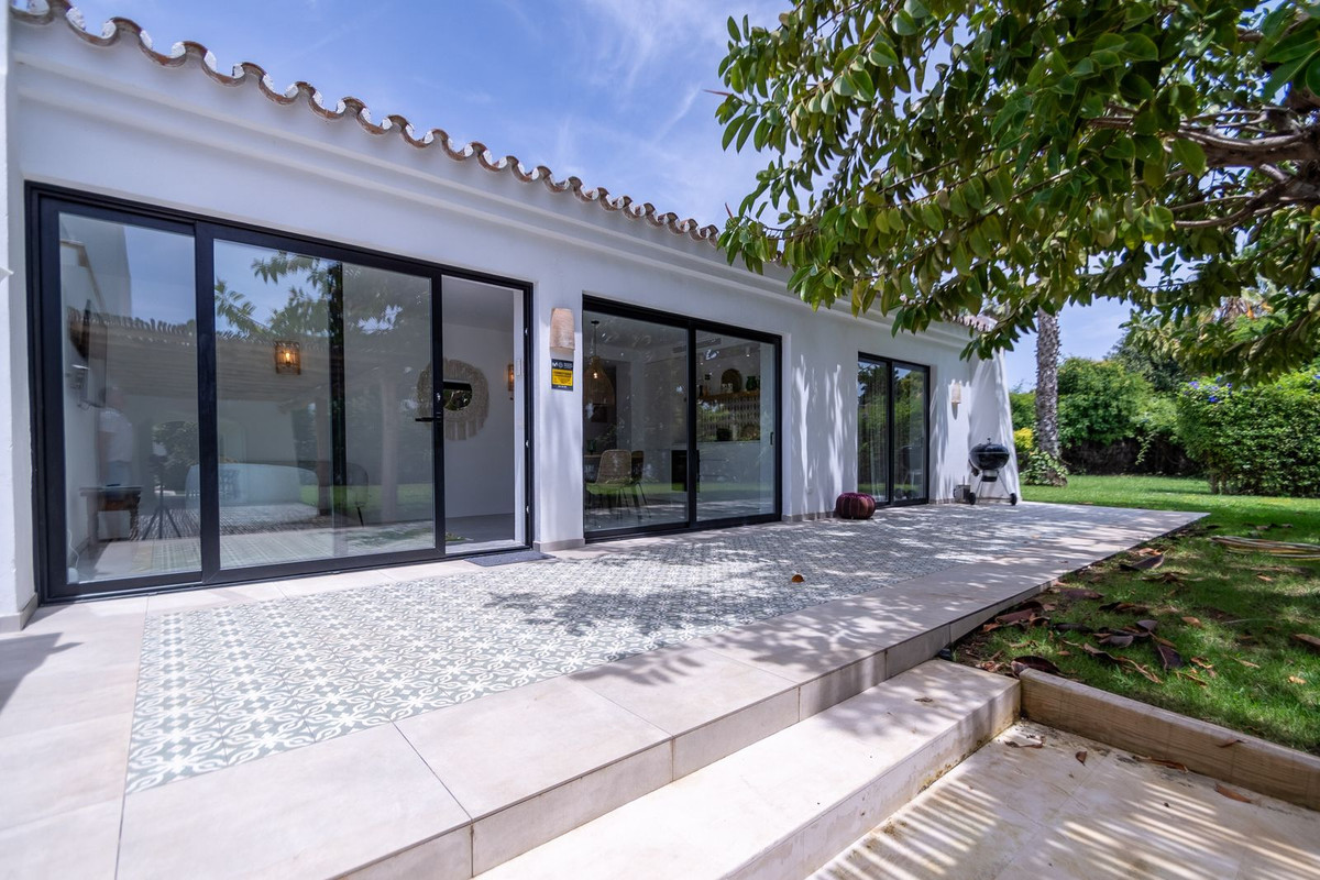 7 Bed Townhouse for sale in Guadalmina Baja Costa Del Sol, Málaga, Spain