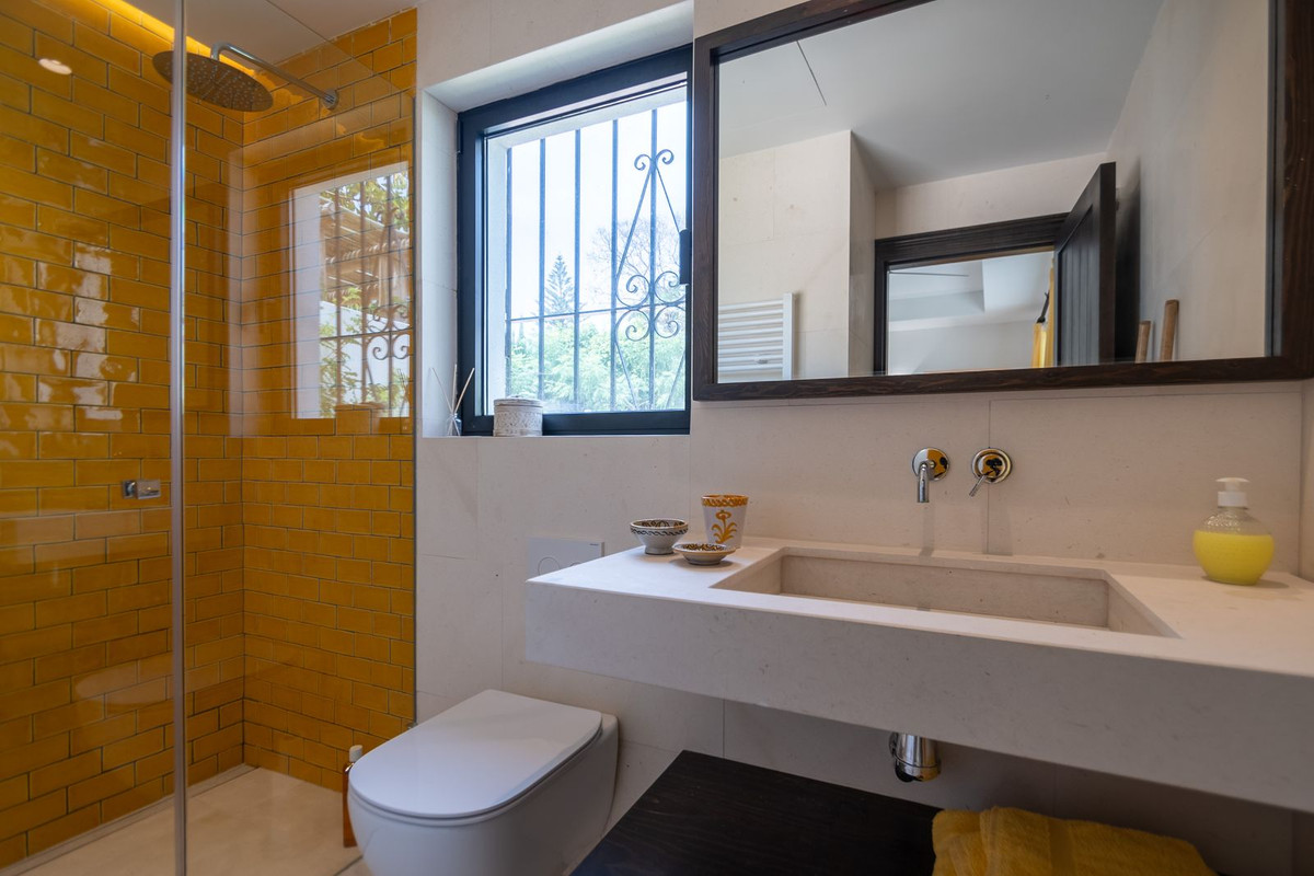 7 Bed Townhouse for sale in Guadalmina Baja Costa Del Sol, Málaga, Spain