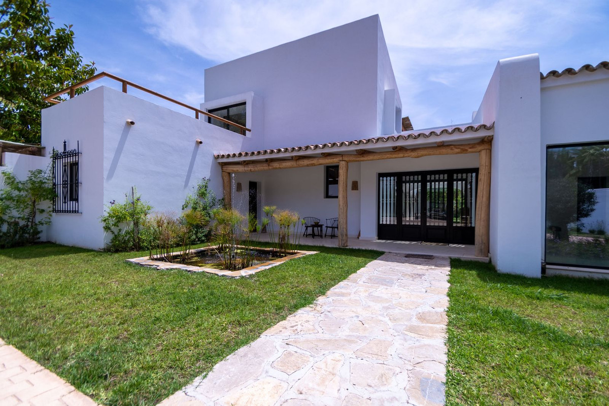 7 Bed Townhouse for sale in Guadalmina Baja Costa Del Sol, Málaga, Spain