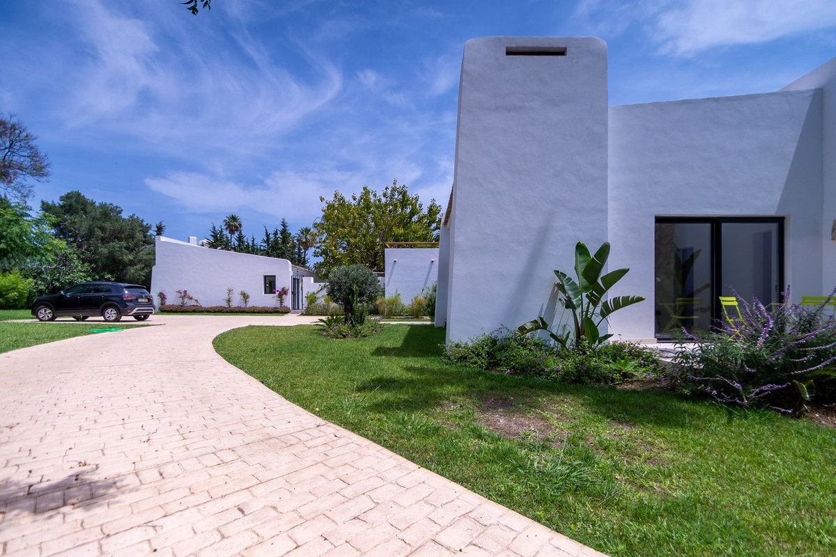 7 Bed Townhouse for sale in Guadalmina Baja Costa Del Sol, Málaga, Spain