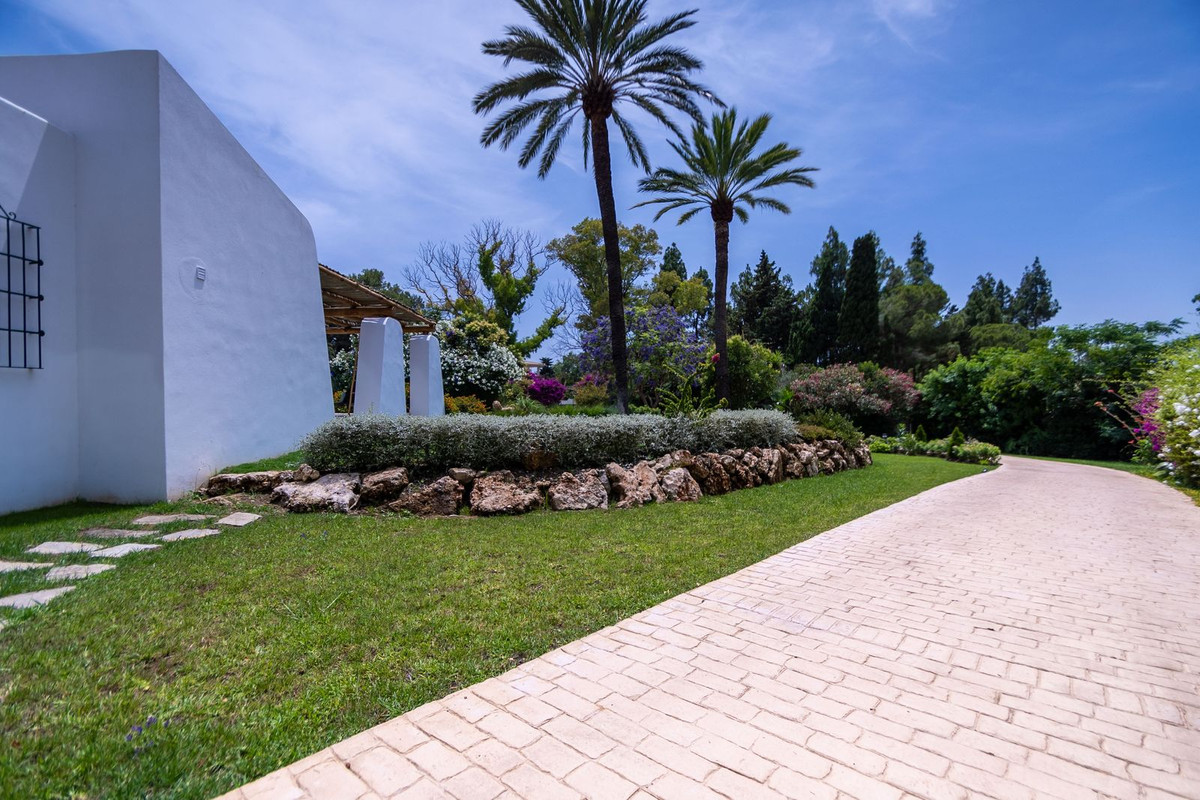 7 Bed Townhouse for sale in Guadalmina Baja Costa Del Sol, Málaga, Spain