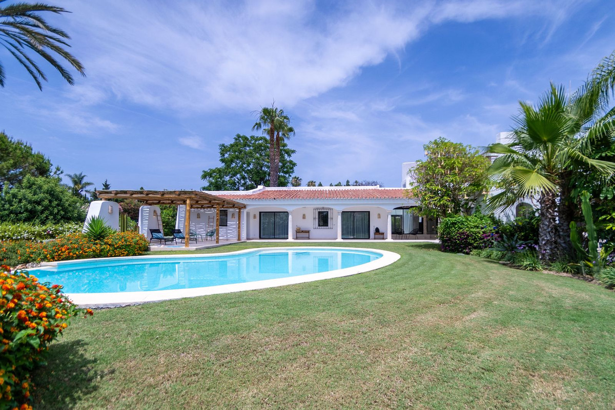 7 Bed Townhouse for sale in Guadalmina Baja Costa Del Sol, Málaga, Spain