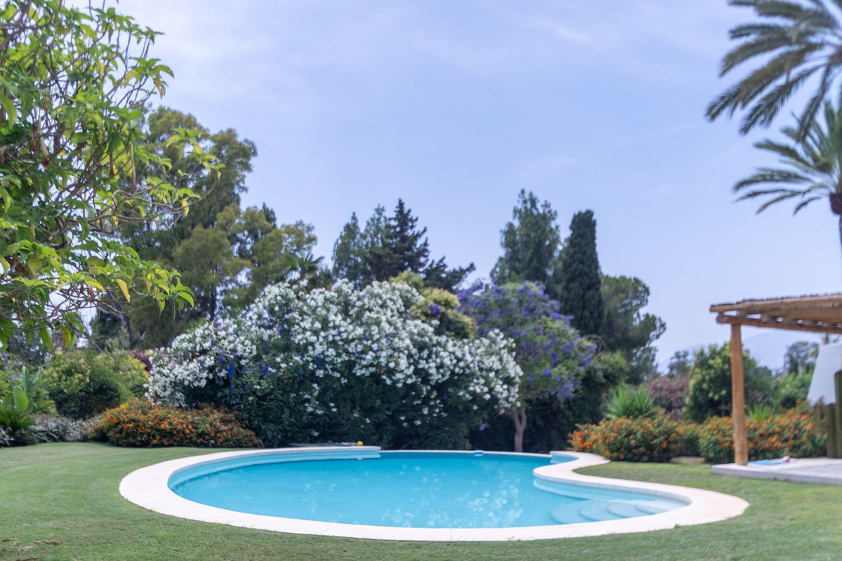 7 Bed Townhouse for sale in Guadalmina Baja Costa Del Sol, Málaga, Spain