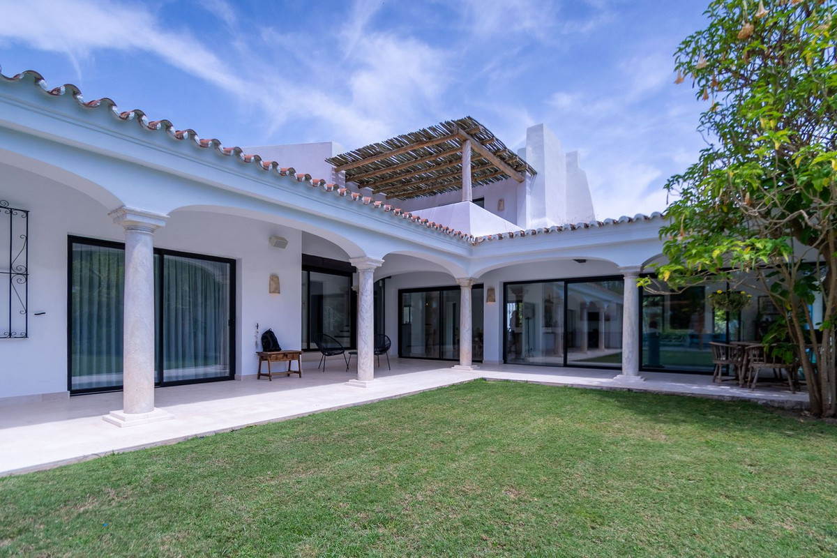 7 Bed Townhouse for sale in Guadalmina Baja Costa Del Sol, Málaga, Spain