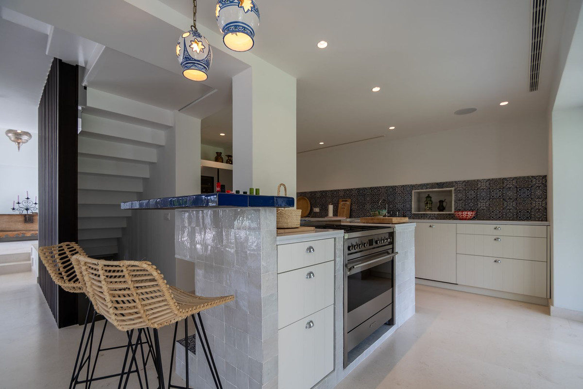 7 Bed Townhouse for sale in Guadalmina Baja Costa Del Sol, Málaga, Spain
