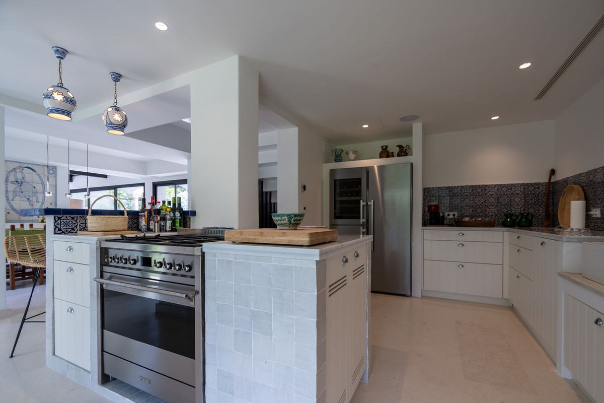 7 Bed Townhouse for sale in Guadalmina Baja Costa Del Sol, Málaga, Spain