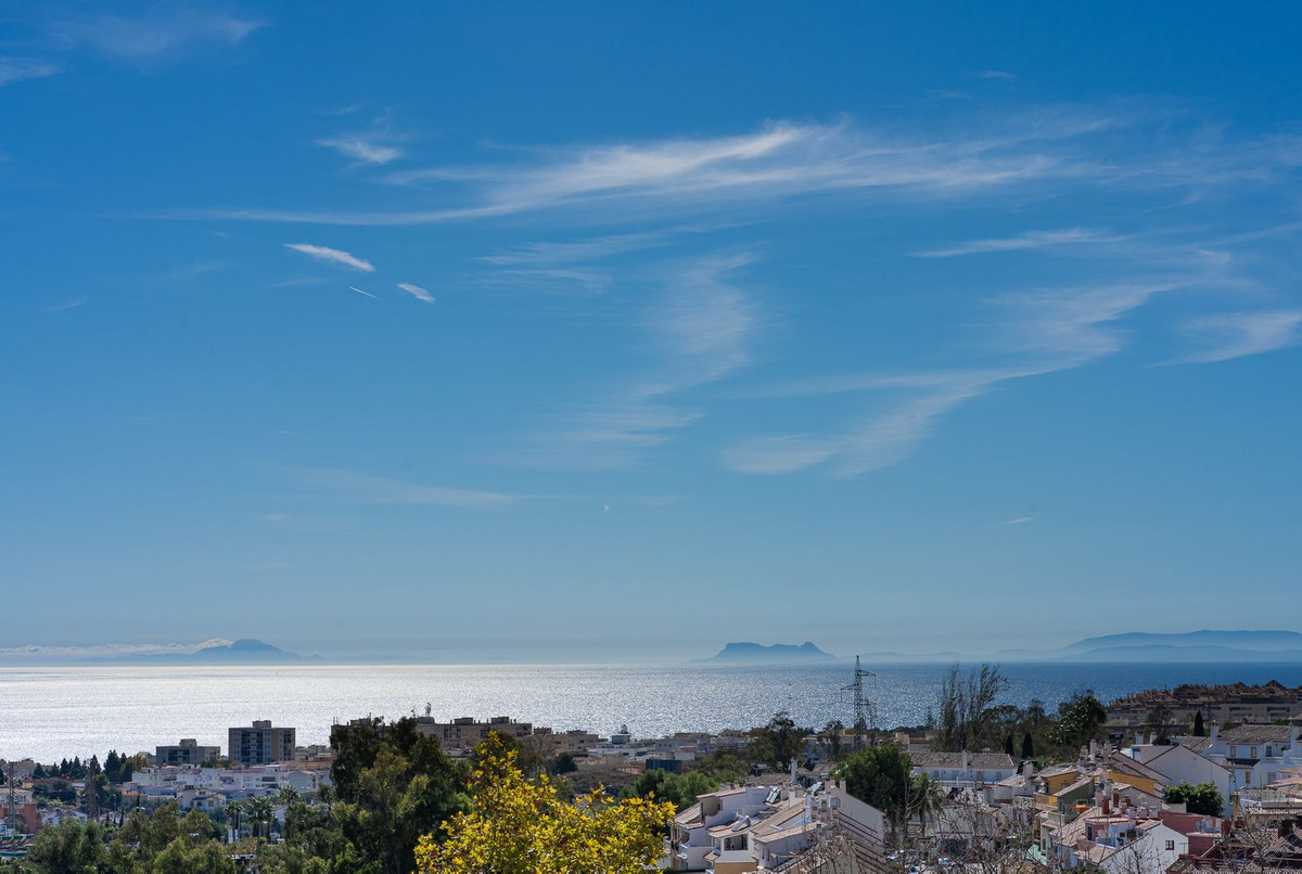 4 Bed Apartment for sale in Marbella Costa Del Sol, Málaga, Spain