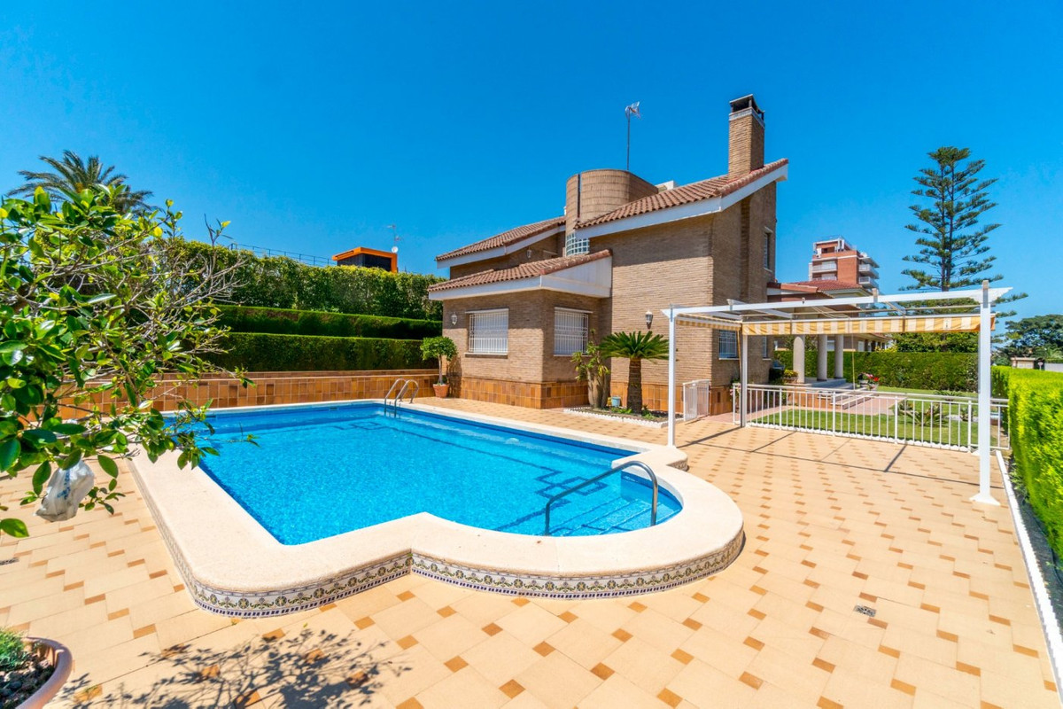 5 Bed Townhouse for sale in La Veleta Costa Blanca, Alicante, Spain