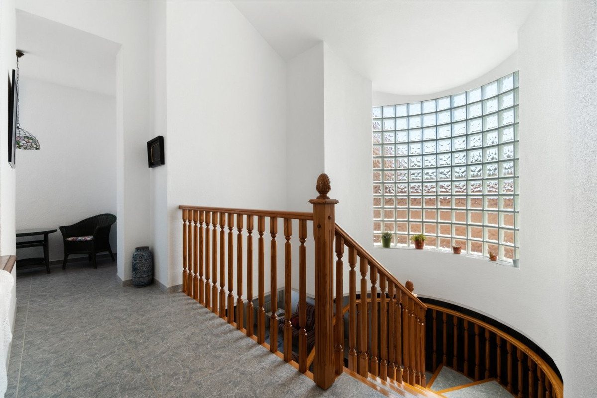 5 Bed Townhouse for sale in La Veleta Costa Blanca, Alicante, Spain