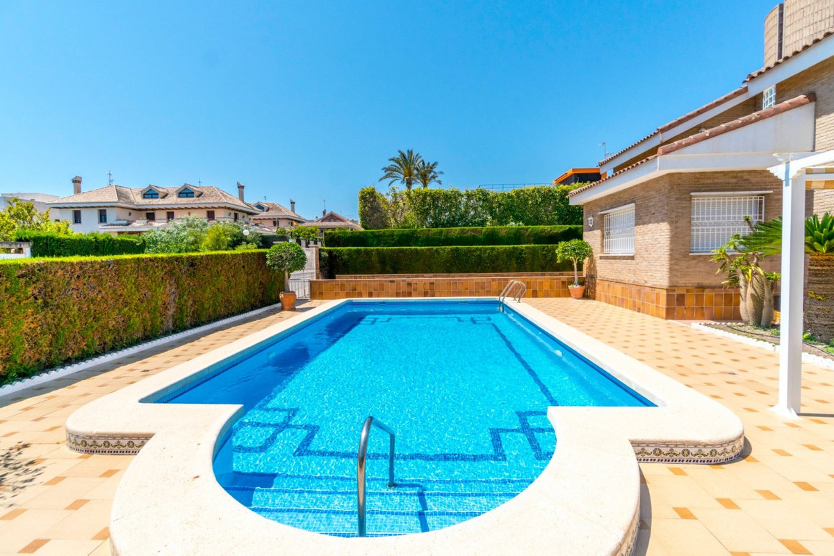 5 Bed Townhouse for sale in La Veleta Costa Blanca, Alicante, Spain