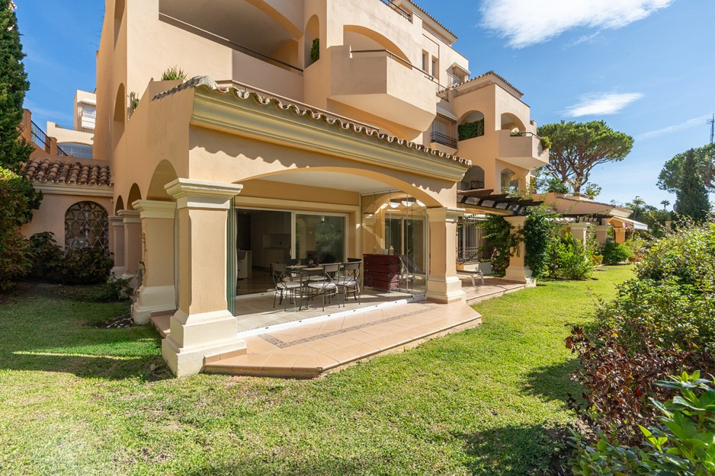 3 Bed Apartment for sale in Elviria Costa Del Sol, Málaga, Spain