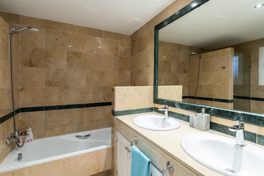 3 Bed Apartment for sale in Elviria Costa Del Sol, Málaga, Spain