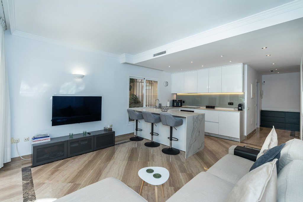 3 Bed Apartment for sale in Elviria Costa Del Sol, Málaga, Spain