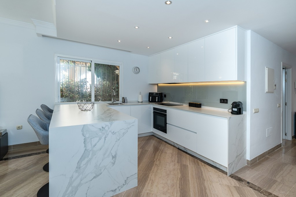 3 Bed Apartment for sale in Elviria Costa Del Sol, Málaga, Spain
