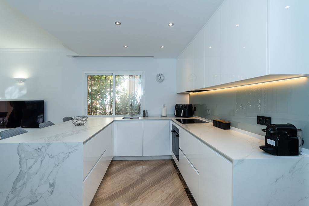 3 Bed Apartment for sale in Elviria Costa Del Sol, Málaga, Spain