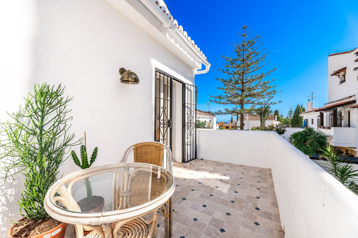 2 Bed Townhouse for sale in Marbella Costa Del Sol, Málaga, Spain