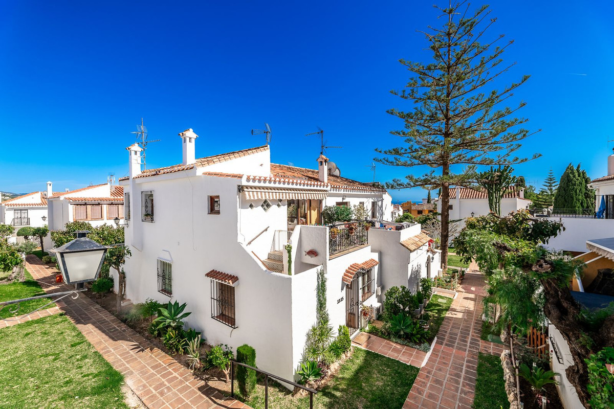 2 Bed Townhouse for sale in Marbella Costa Del Sol, Málaga, Spain