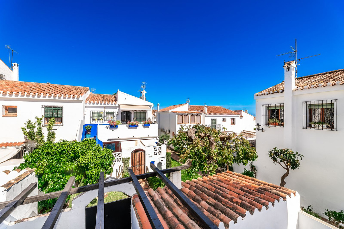 2 Bed Townhouse for sale in Marbella Costa Del Sol, Málaga, Spain