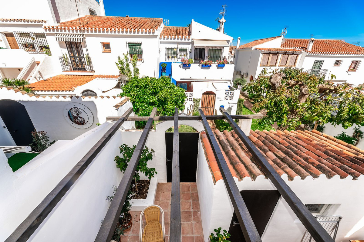 2 Bed Townhouse for sale in Marbella Costa Del Sol, Málaga, Spain