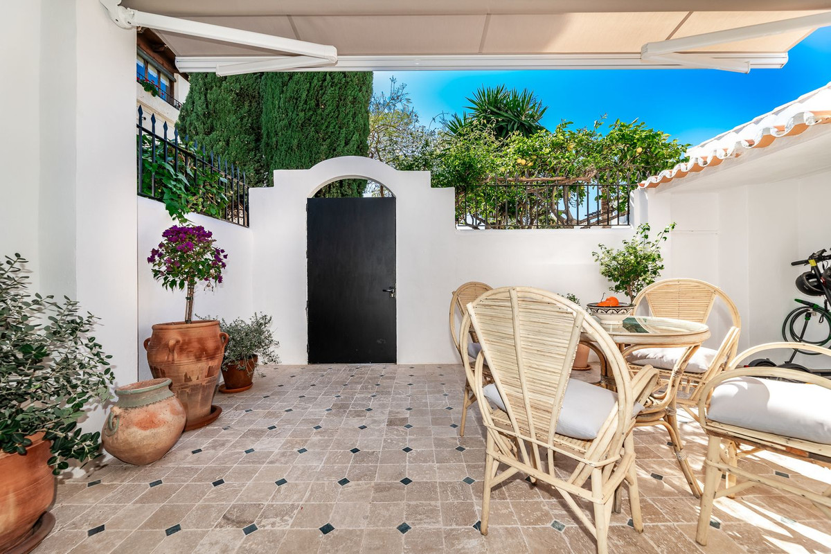 2 Bed Townhouse for sale in Marbella Costa Del Sol, Málaga, Spain