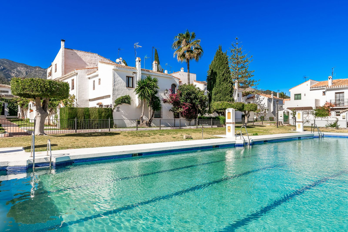 2 Bed Townhouse for sale in Marbella Costa Del Sol, Málaga, Spain