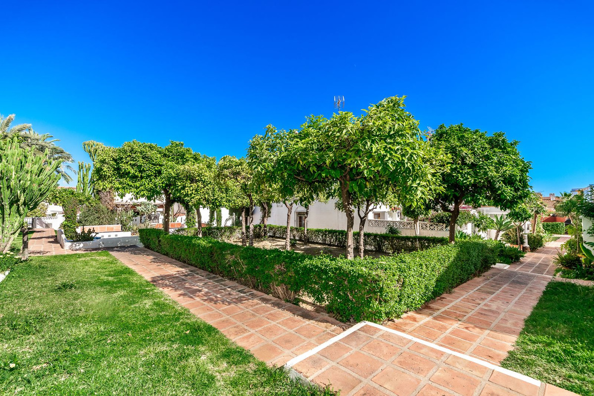 2 Bed Townhouse for sale in Marbella Costa Del Sol, Málaga, Spain