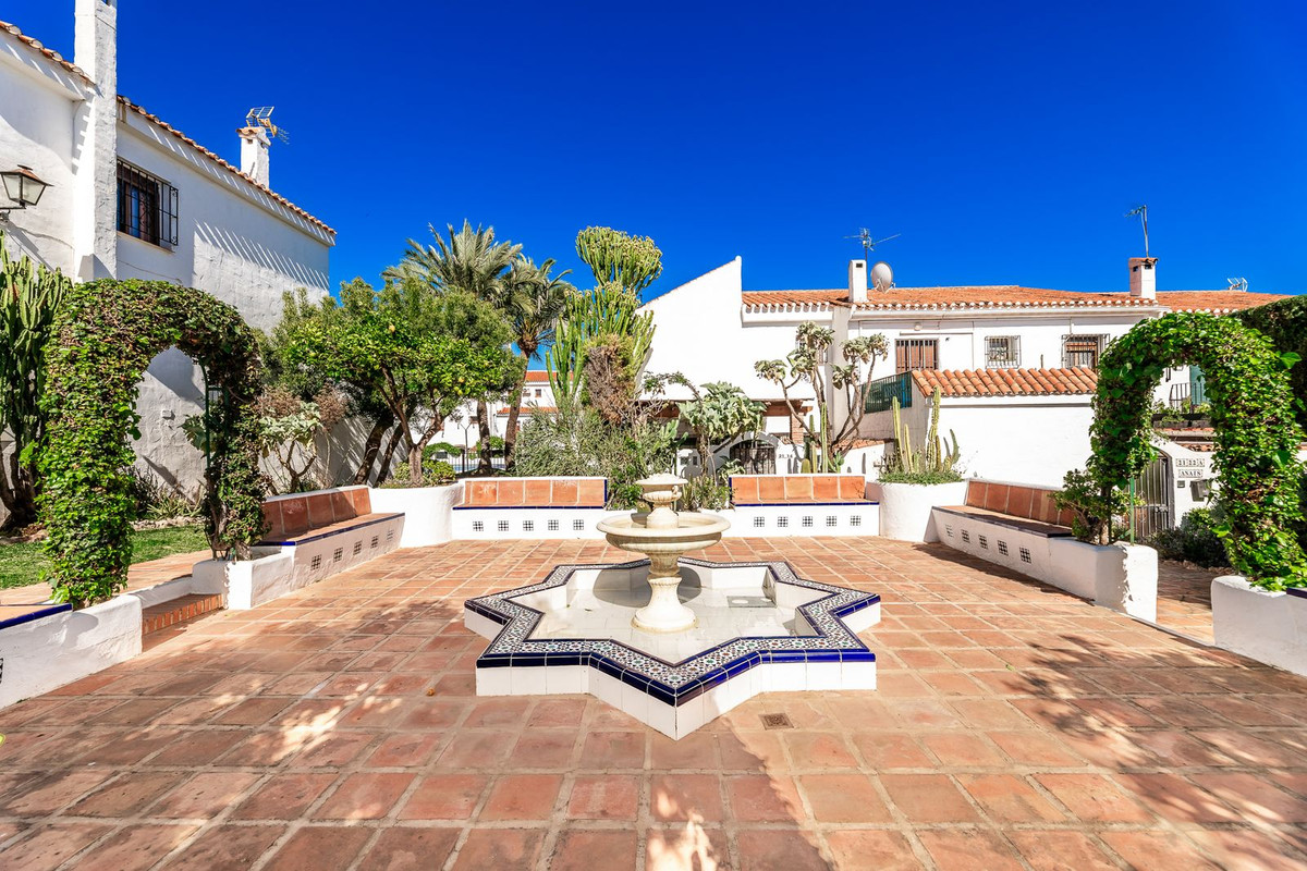 2 Bed Townhouse for sale in Marbella Costa Del Sol, Málaga, Spain