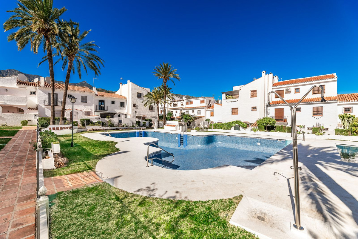 2 Bed Townhouse for sale in Marbella Costa Del Sol, Málaga, Spain