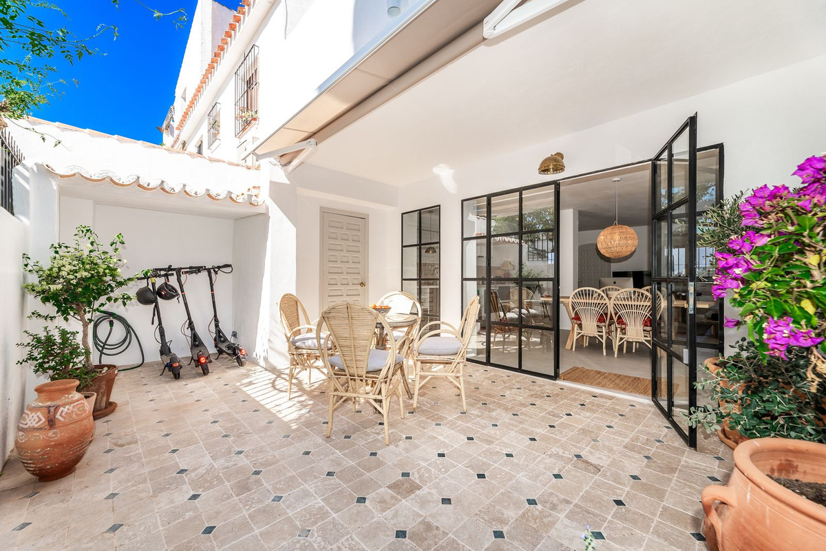 2 Bed Townhouse for sale in Marbella Costa Del Sol, Málaga, Spain