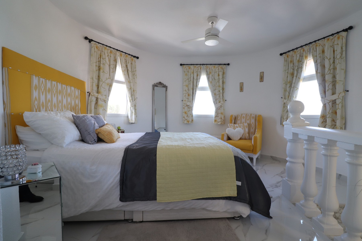 Se vende Villa - Chalet de 5 dormitorios en Costa Blanca, Alicante, España