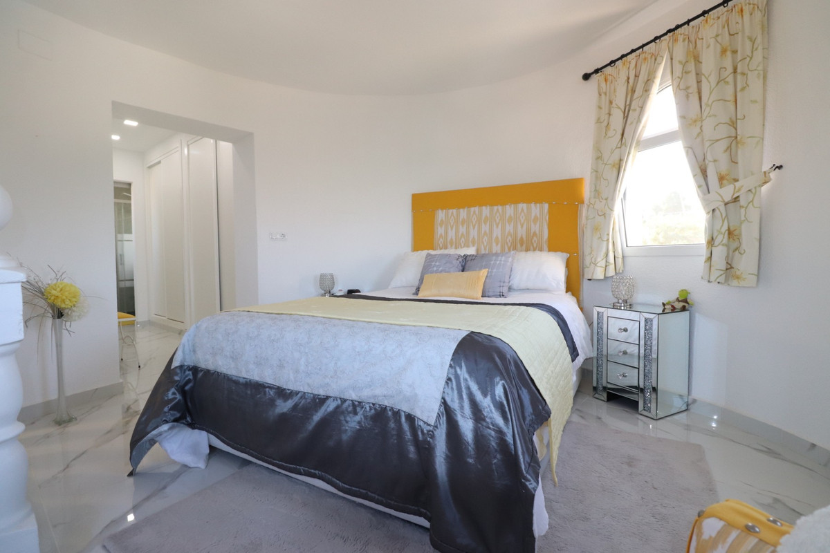 Se vende Villa - Chalet de 5 dormitorios en Costa Blanca, Alicante, España