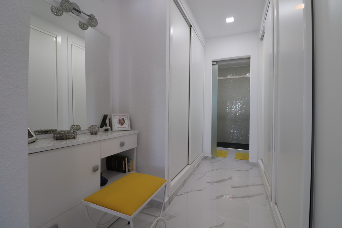Se vende Villa - Chalet de 5 dormitorios en Costa Blanca, Alicante, España