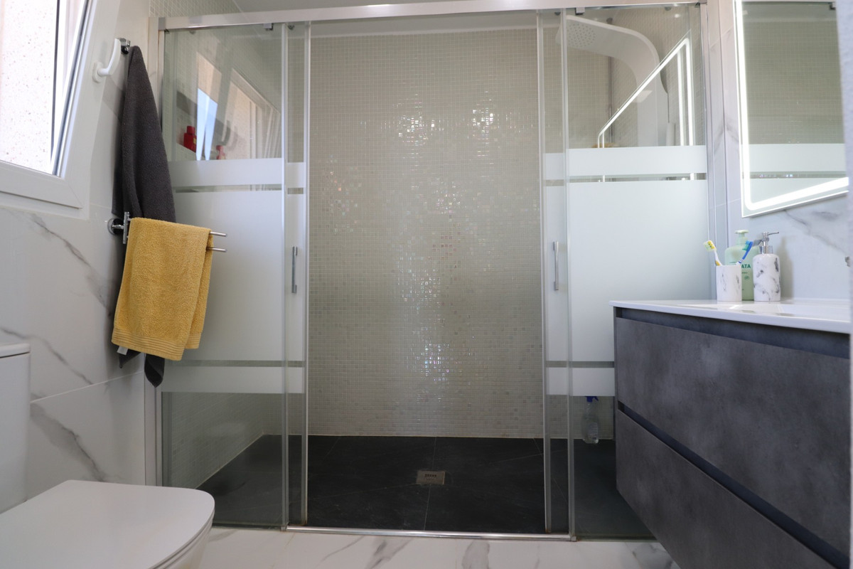 Se vende Villa - Chalet de 5 dormitorios en Costa Blanca, Alicante, España