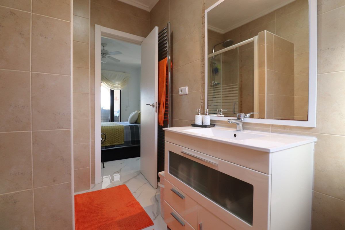 Se vende Villa - Chalet de 5 dormitorios en Costa Blanca, Alicante, España