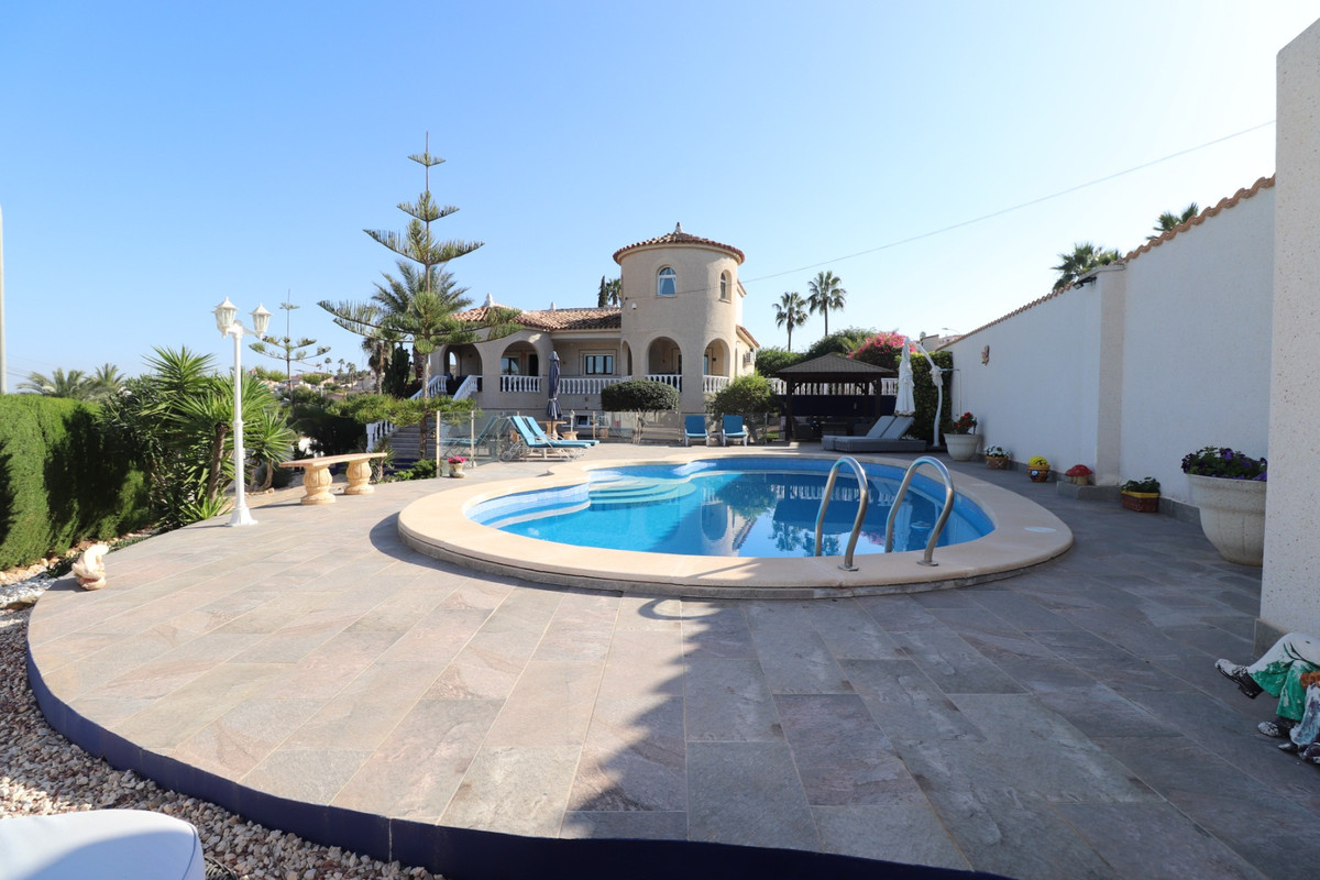 Se vende Villa - Chalet de 5 dormitorios en Costa Blanca, Alicante, España